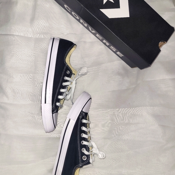 Brand new Converse - Picture 3 of 6